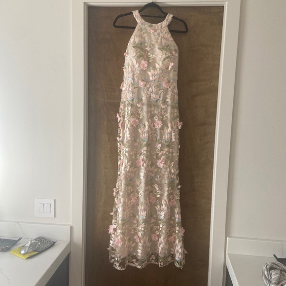 Eliza J Long Gown Embroidered with flower - Picture 9 of 9